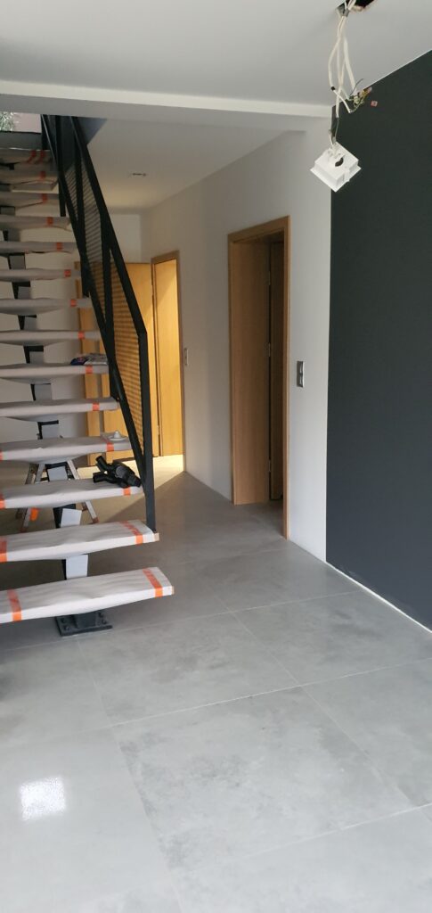 Gładzie gipsowe i malowanie natryskowe – realizacja ANDREM, Stalowa Wola i okolice