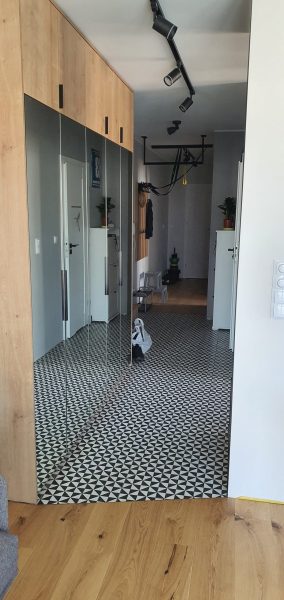 Przedpokój po remoncie w nowym mieszkaniu – Kraków