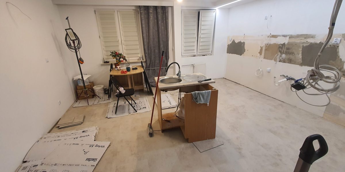 Remont w trakcie – adaptacja kuchni, przedpokoju i pokoju w mieszkaniu, Stalowa Wola